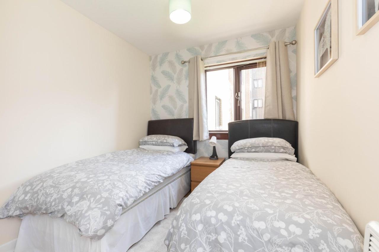 Allanfield Quiet Central Family Apartment With Parking เอดินบะระ ภายนอก รูปภาพ