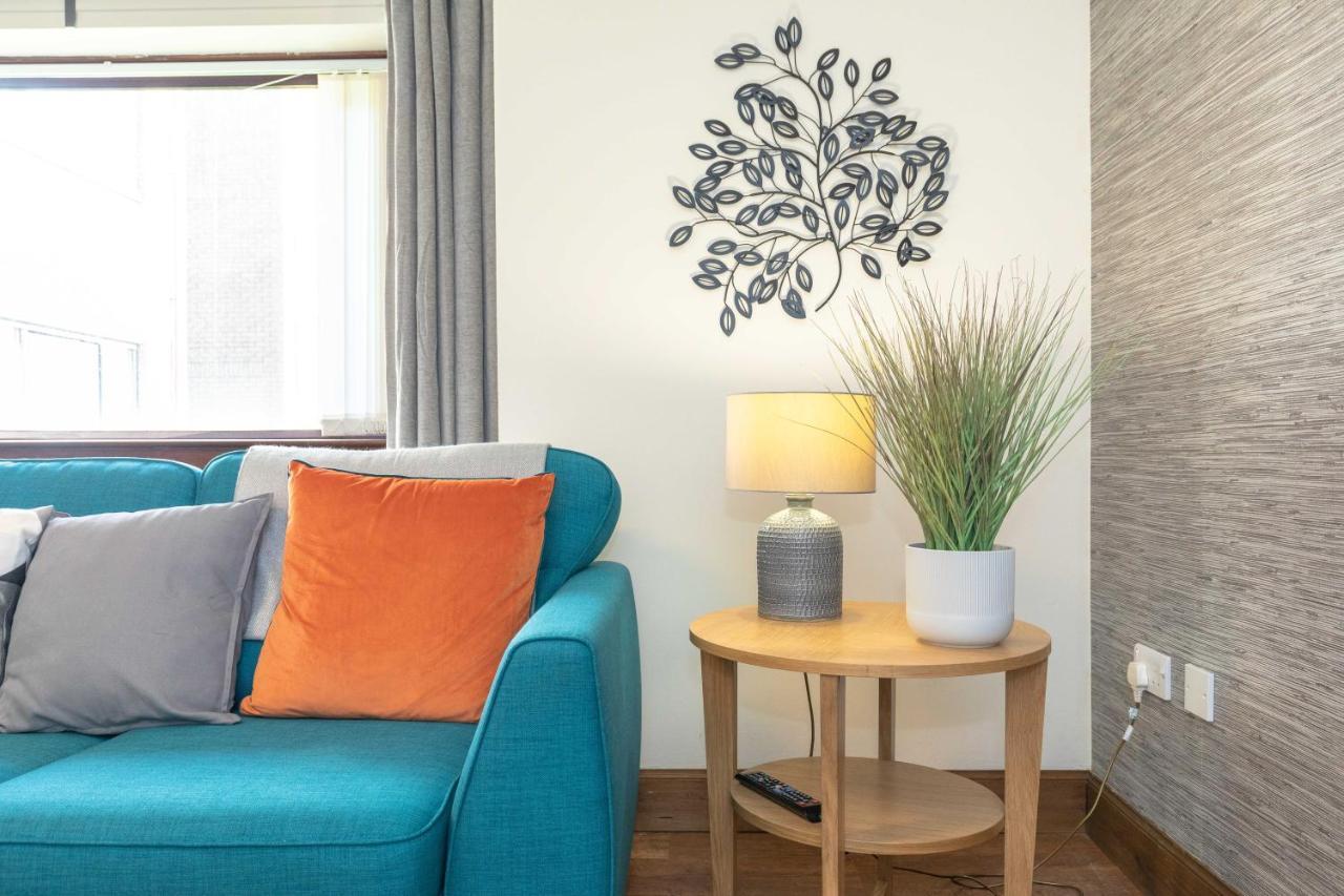 Allanfield Quiet Central Family Apartment With Parking เอดินบะระ ภายนอก รูปภาพ