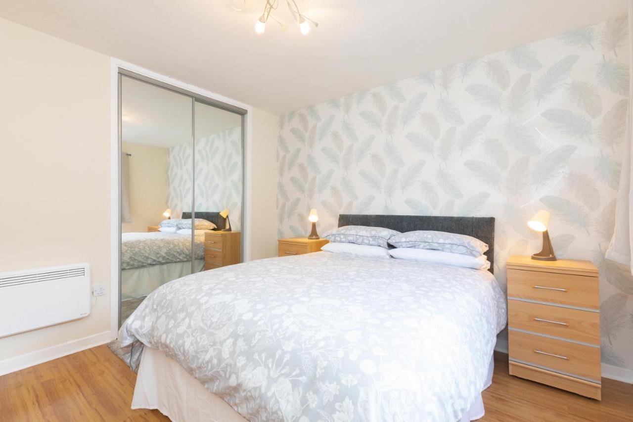 Allanfield Quiet Central Family Apartment With Parking เอดินบะระ ภายนอก รูปภาพ