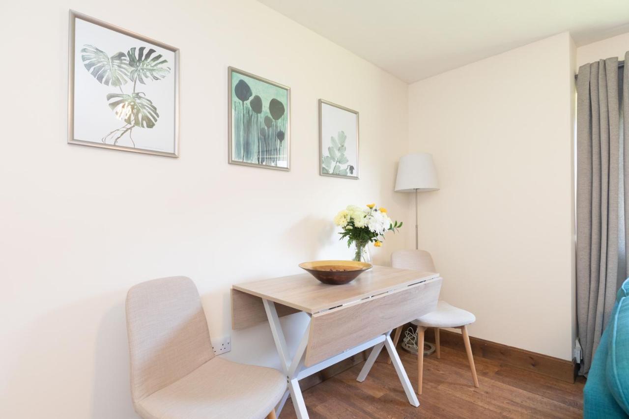 Allanfield Quiet Central Family Apartment With Parking เอดินบะระ ภายนอก รูปภาพ